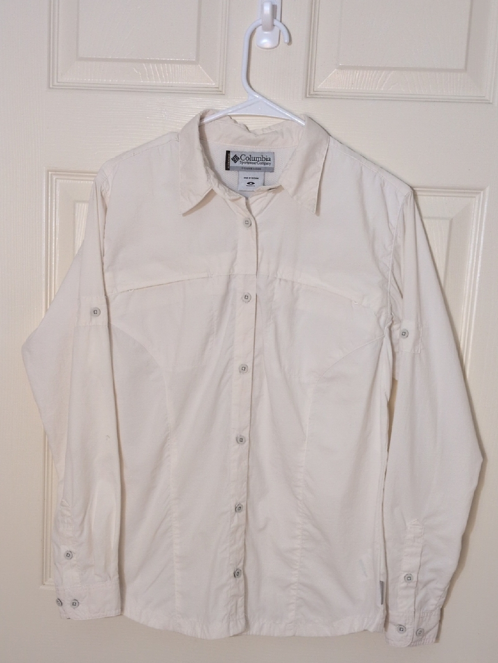 Columbia Women’s Outdoor Button-Down Breathable Long Sleeve, Cream Top